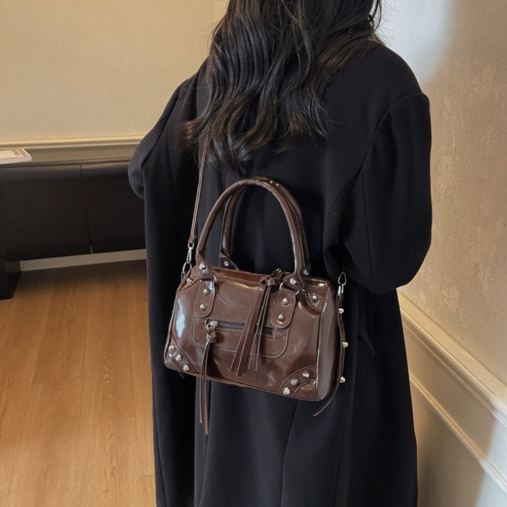 Fashion Rivets Pillow Bag Larg - Top Handle Patent Bag 评论和价格