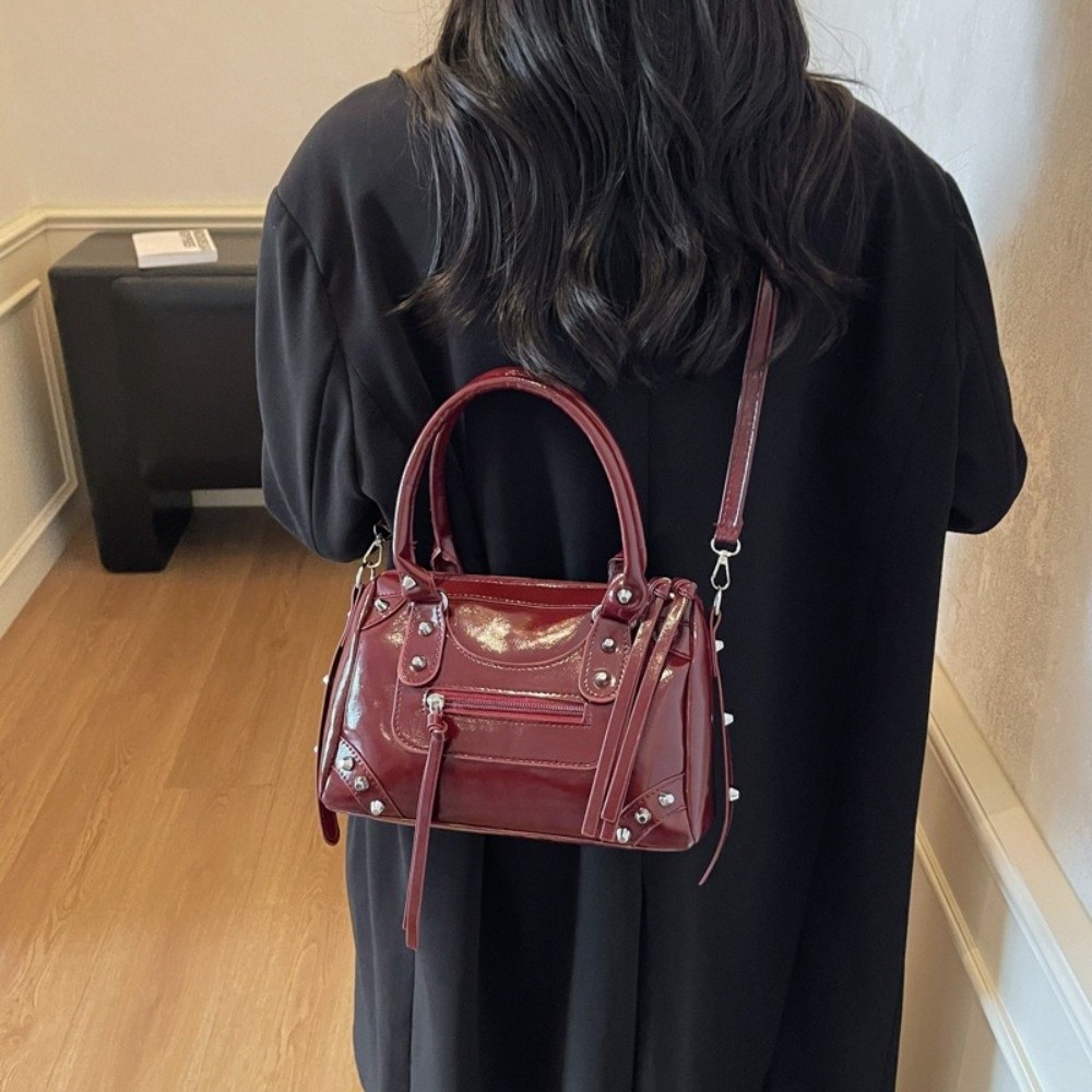 Fashion Rivets Pillow Bag Larg - Top Handle Patent Bag 评论和价格