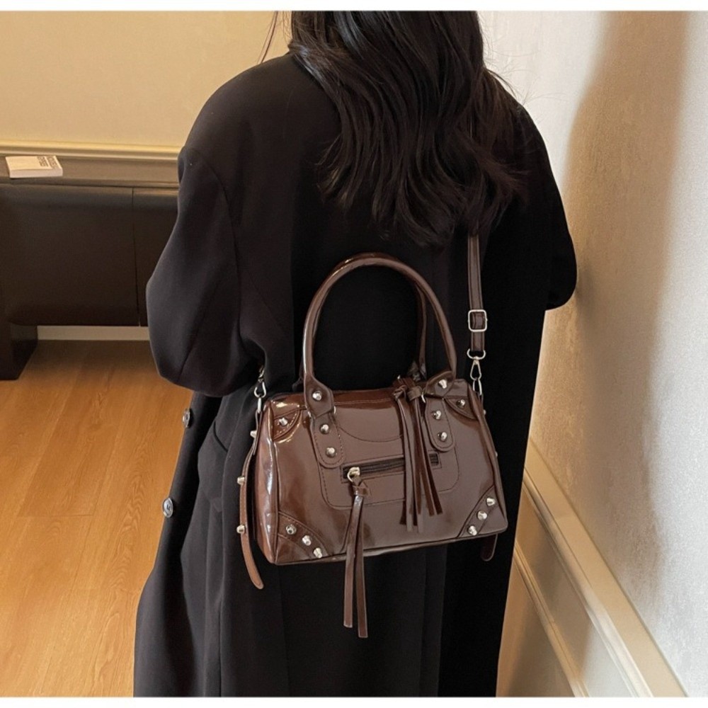 Vintage Rivets Pillow Bag Pate - Top Handle Patent Bag 评论和价格