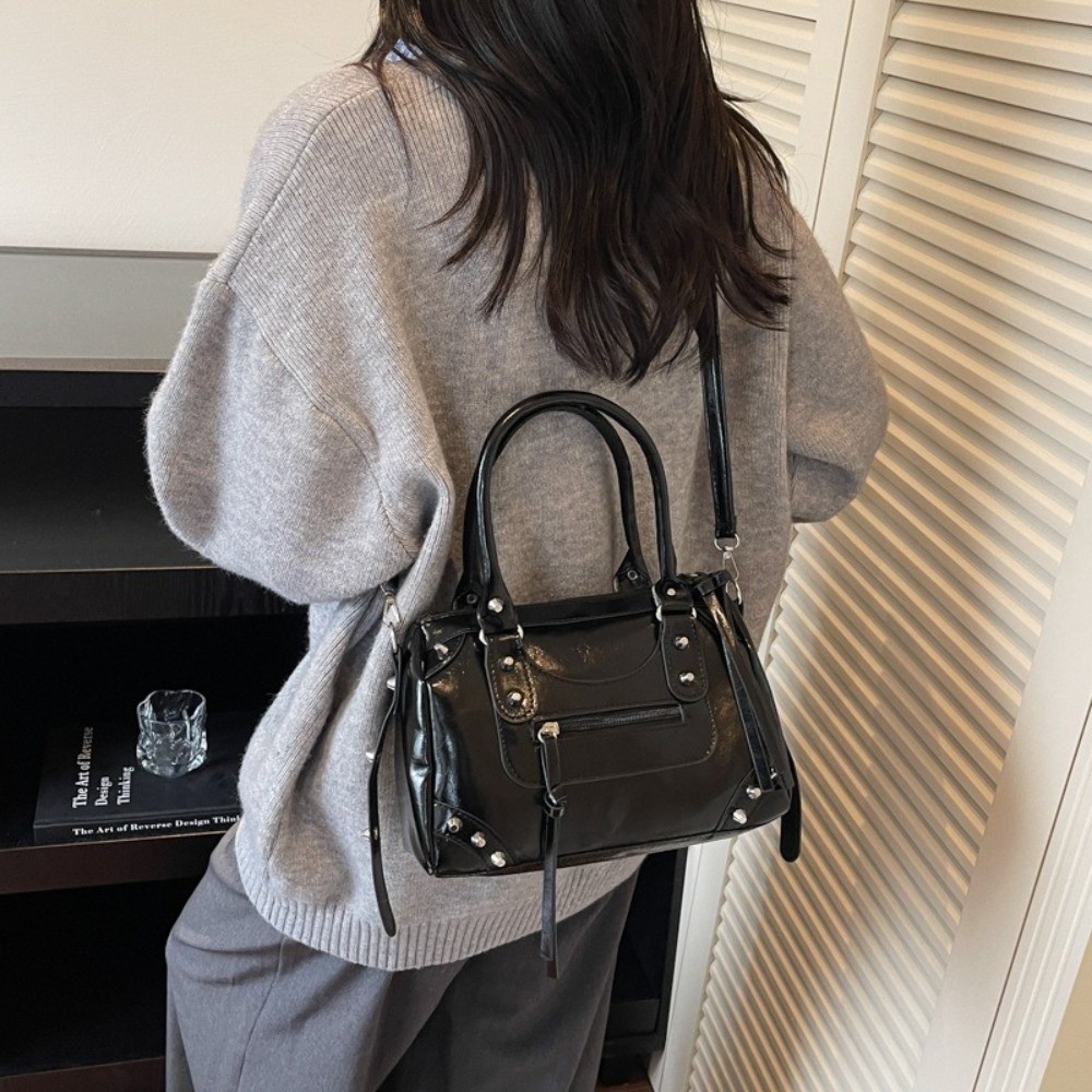 Vintage Rivets Pillow Bag Pate - Top Handle Patent Bag 评论和价格