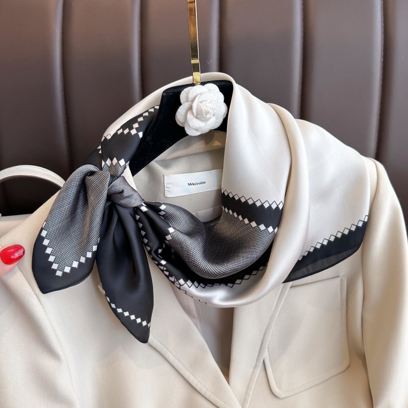 New Luxury Horse Pattern Silk  - Luxury Bags Office 评论和价格